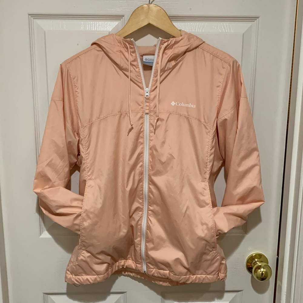 Columbia Hooded and Lined Windbreaker in Peach, Size Medium